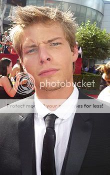 220px-HunterParrishSept09.jpg